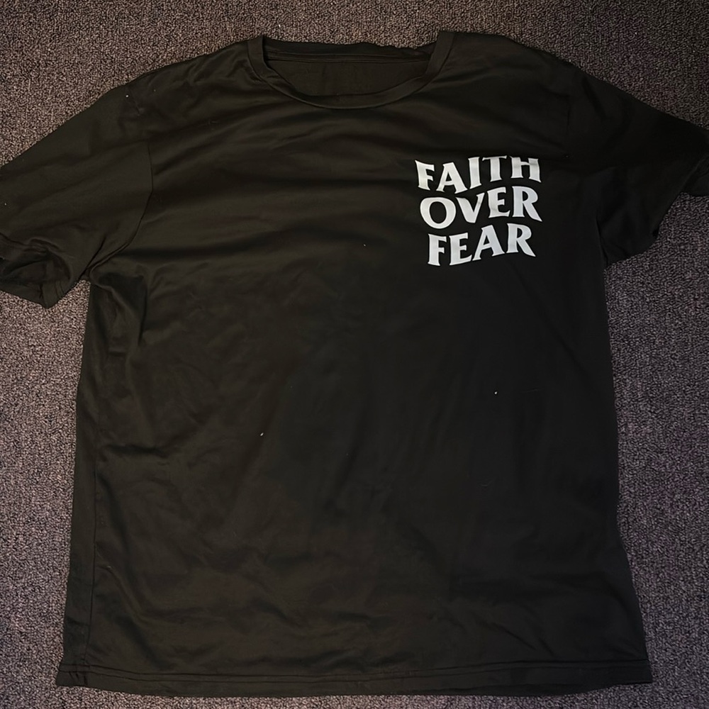 A faith over fear black large T-shirt